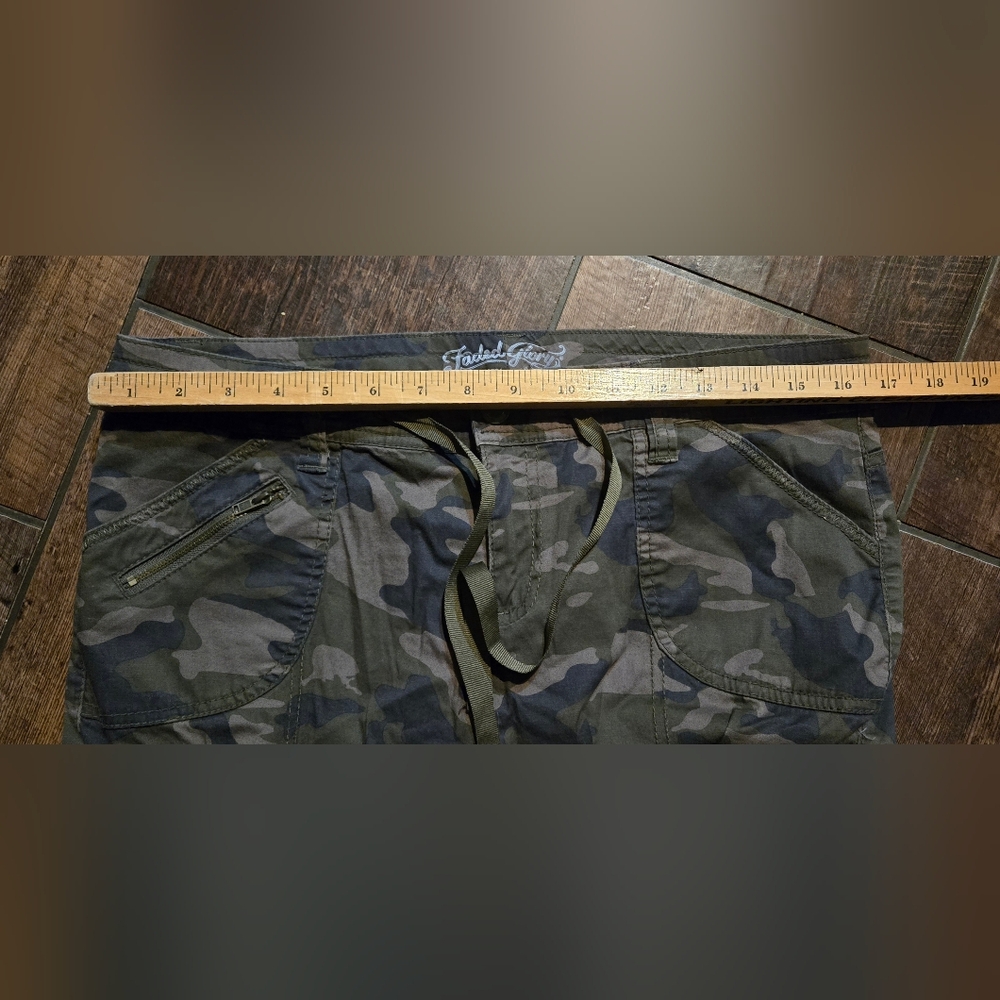 Women's Camo Capri Pants - Picture 4 of 4
